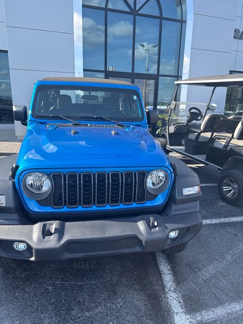 Used 2025 Jeep Wrangler Sport AWD/4WD image 7