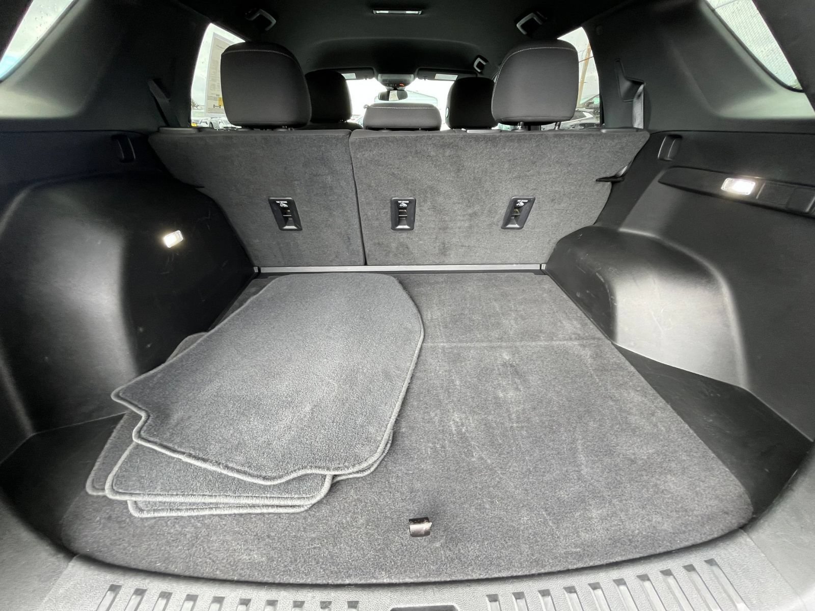 Used 2025 Chevrolet Equinox LT FWD image 32