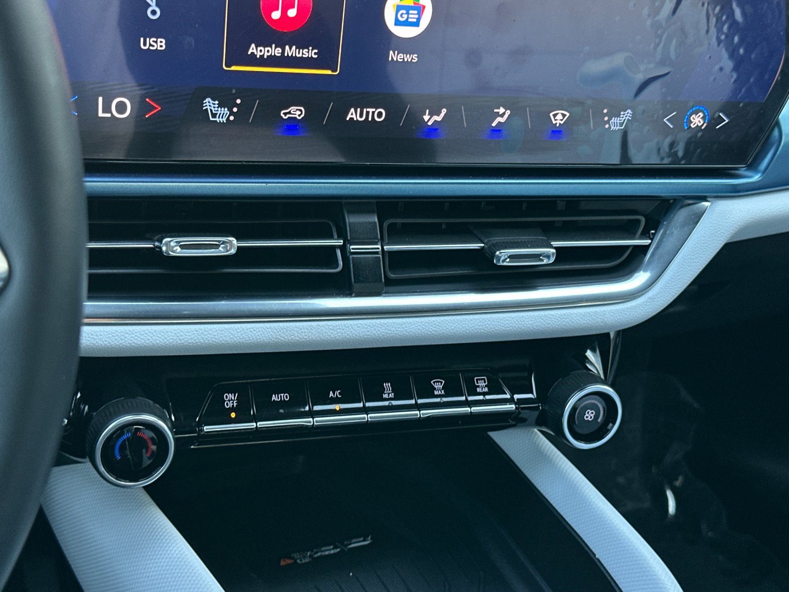 New 2026 Chevrolet Equinox EV LT FWD image 21