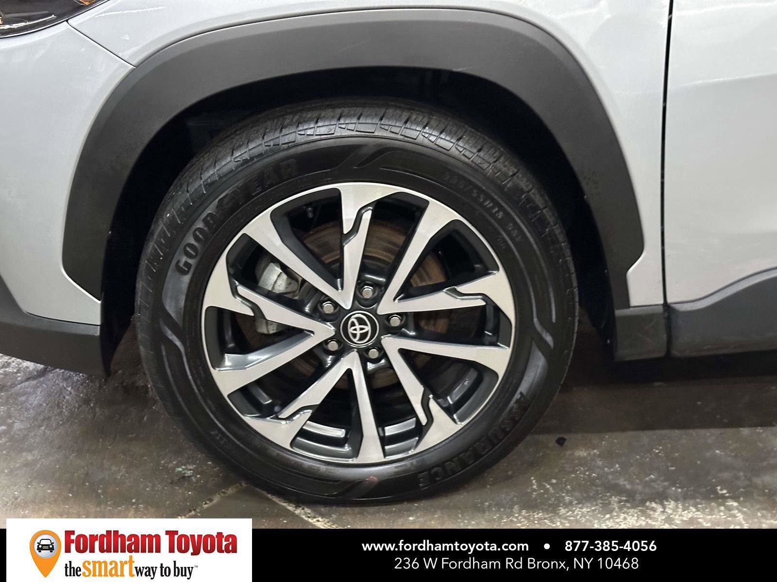 Used 2025 Toyota Corolla Cross XLE image 11