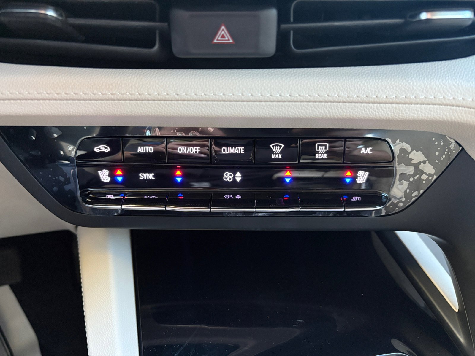 Used 2023 Buick Envision Avenir image 18