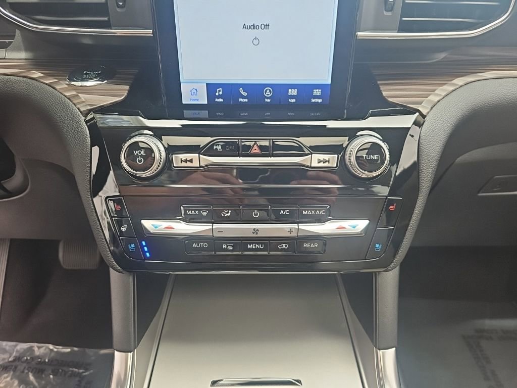 Used 2024 Ford Explorer Limited w/ Limited Technology Package RWD image 19