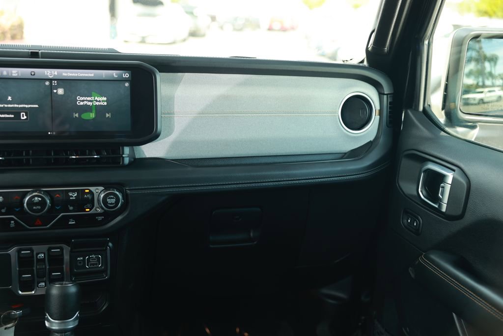 Used 2025 Jeep Wrangler Unlimited Sahara image 30