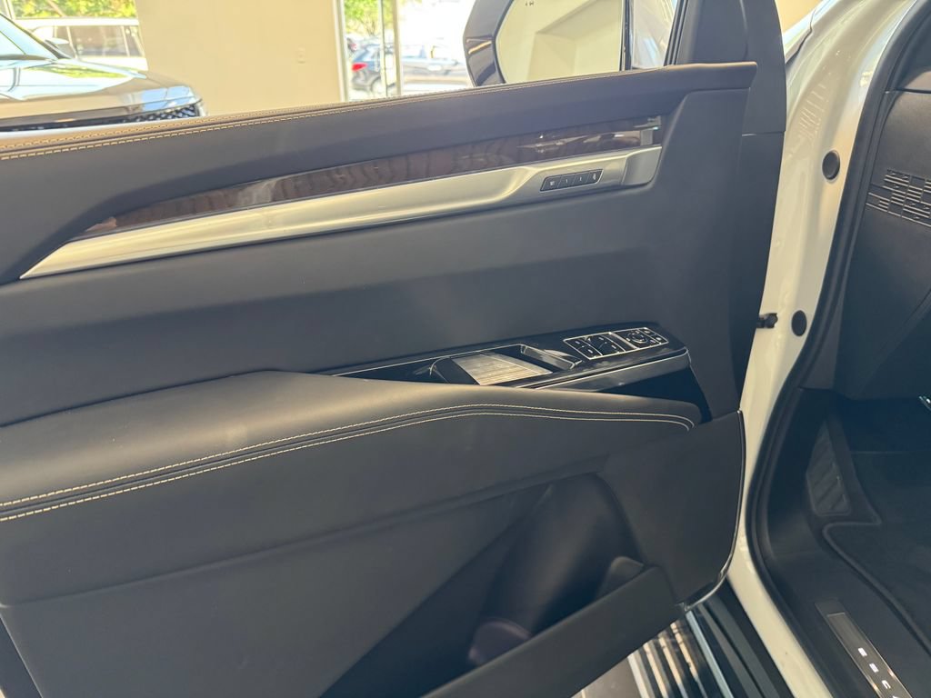 New 2026 Cadillac Escalade ESV Platinum Sport AWD/4WD image 8