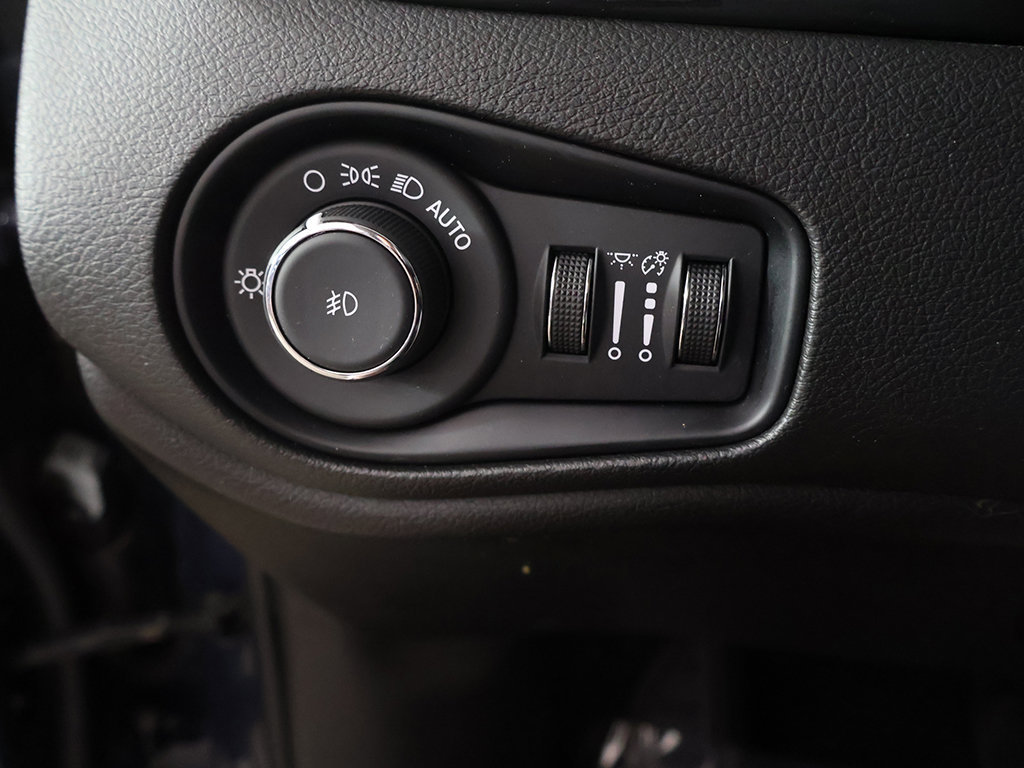 Used 2022 Jeep Renegade Limited AWD/4WD image 35