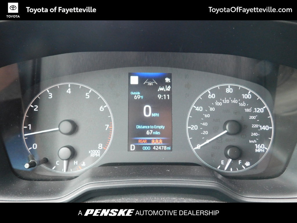 Used 2025 Toyota Corolla LE FWD image 11