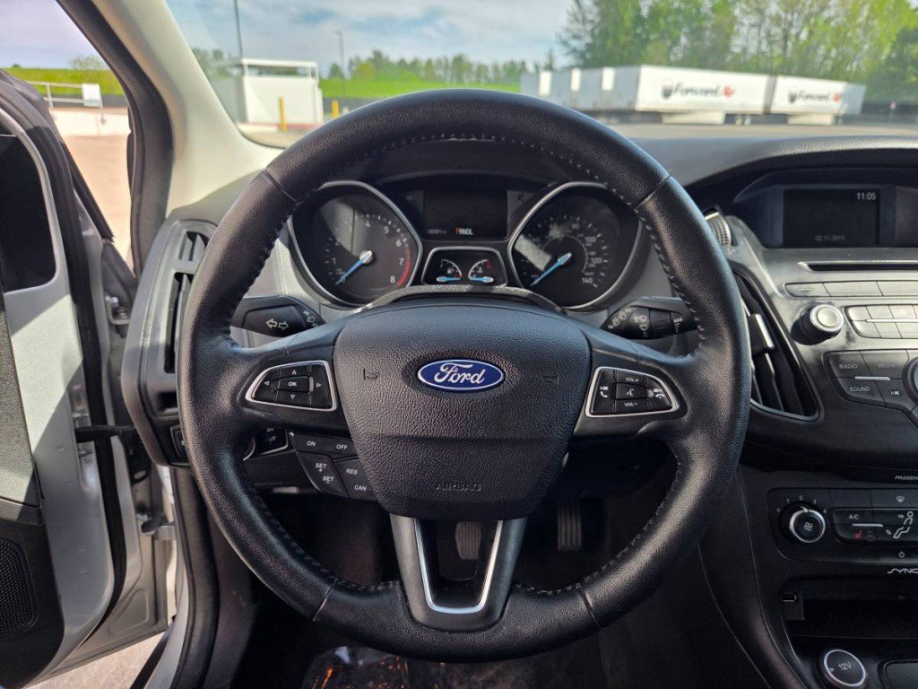 Used 2015 Ford Focus SE w/ SE Cold Weather Package FWD image 18