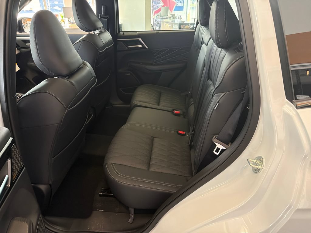 New 2026 Mitsubishi Outlander SEL Black Edition FWD image 14