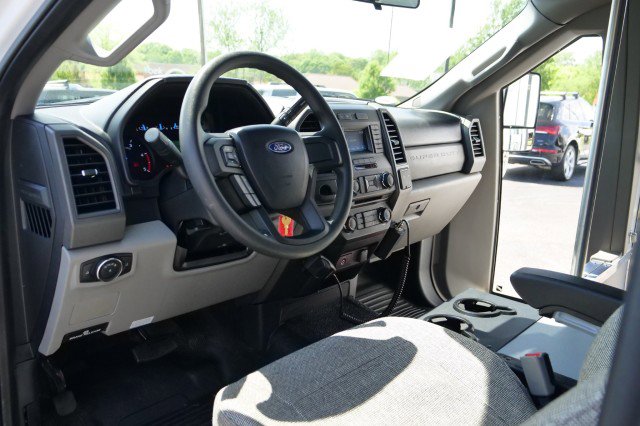 Used 2017 Ford F550 2WD Regular Cab Super Duty image 40