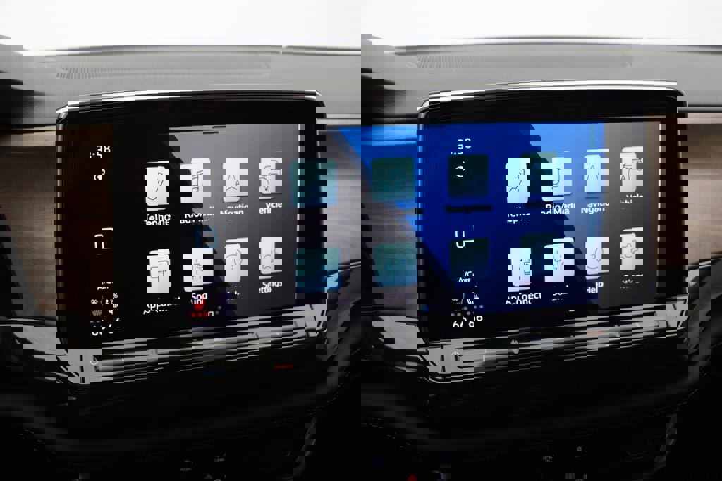 Used 2025 Volkswagen Atlas SE image 23