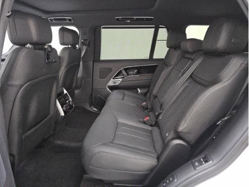 Used 2023 Land Rover Range Rover Long Wheelbase SE image 4