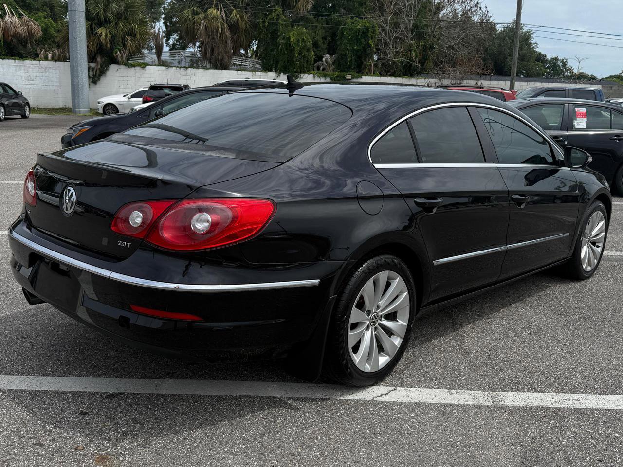 Used 2011 Volkswagen CC R-Line FWD image 3