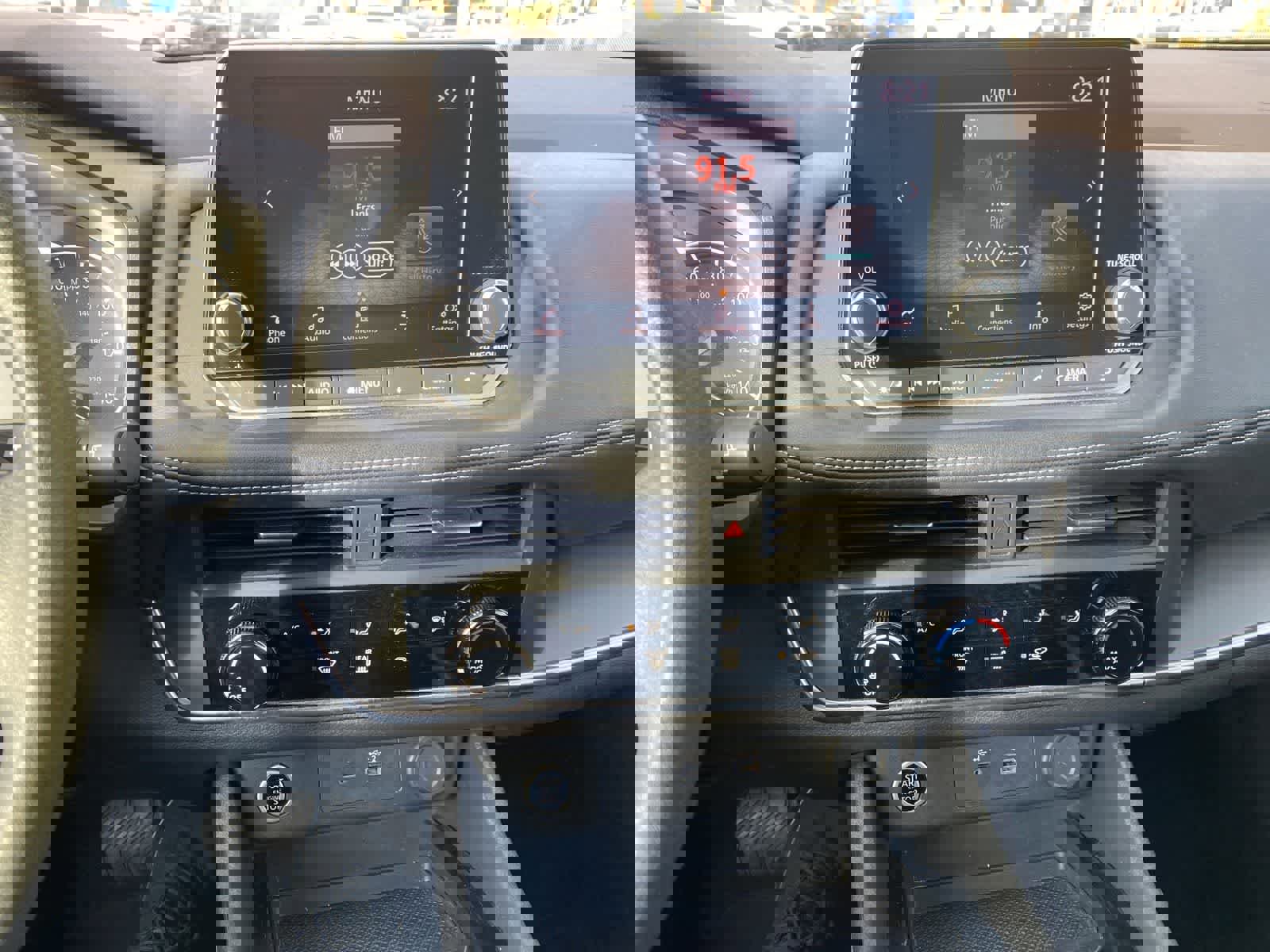 Used 2023 Nissan Rogue S image 15