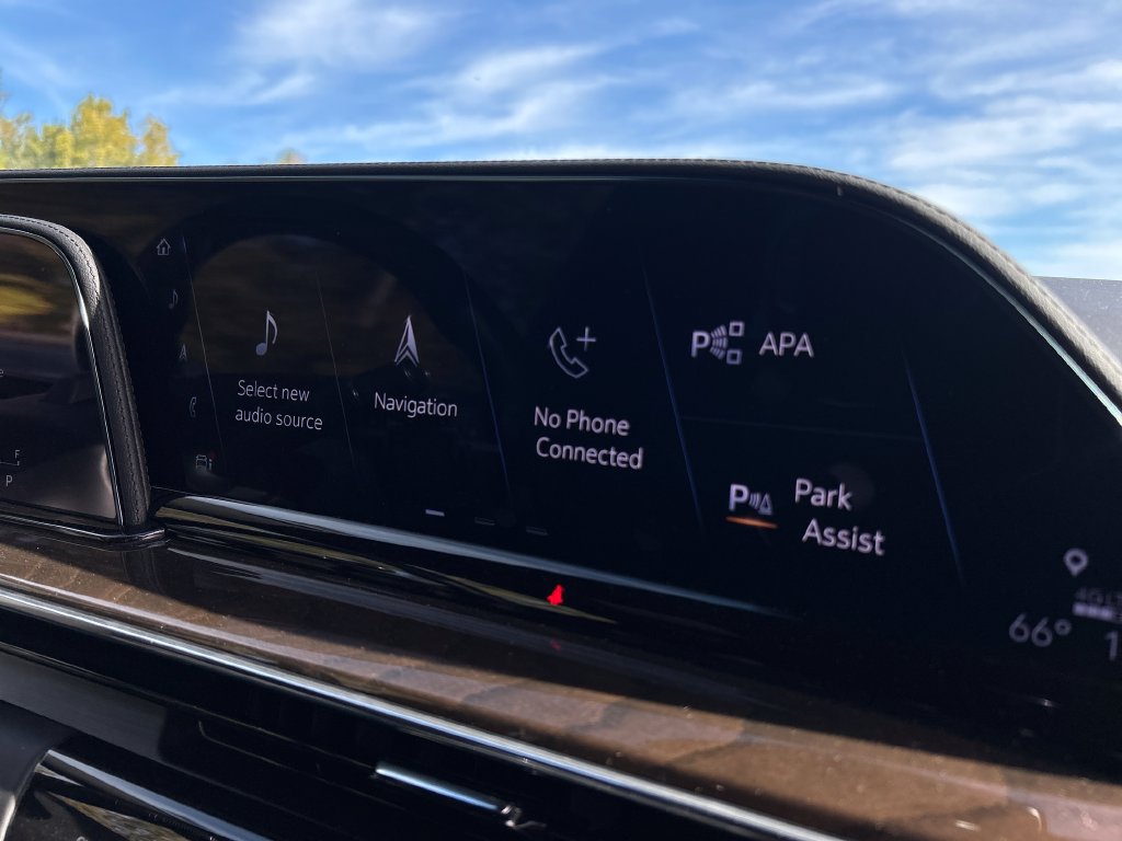 Used 2024 Cadillac Escalade ESV Sport Platinum w/ LPO, ONYX Package AWD/4WD image 24
