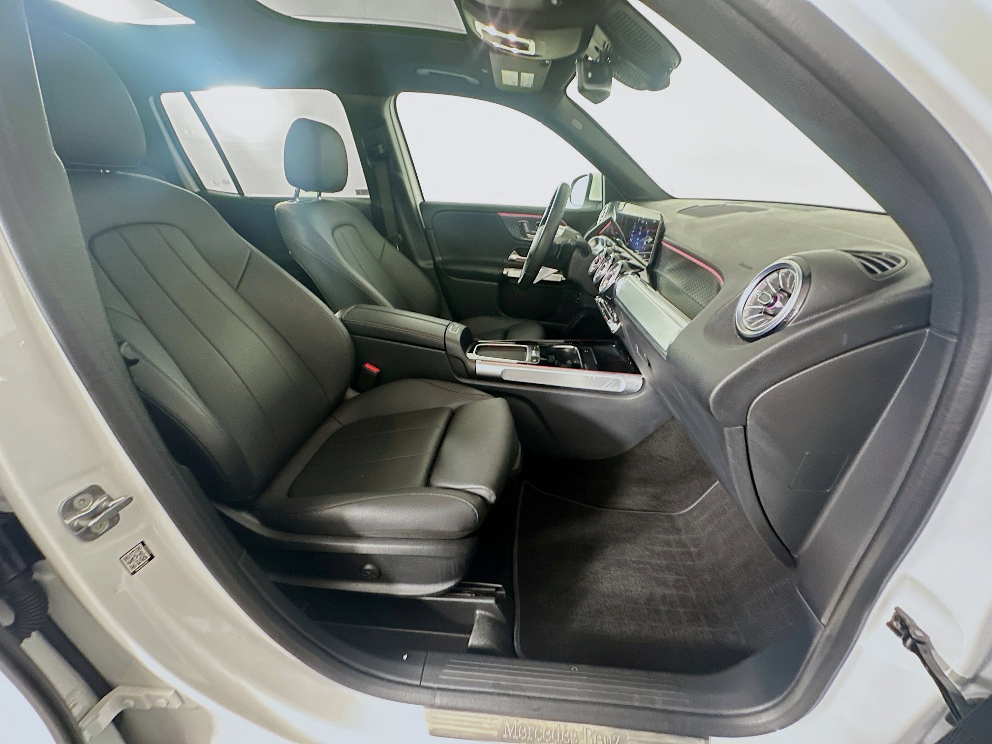 Used 2025 Mercedes-Benz GLB 250 image 31