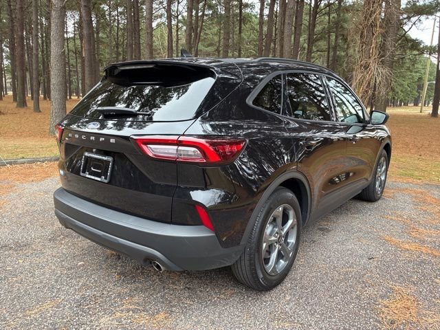 Used 2025 Ford Escape ST-Line image 3