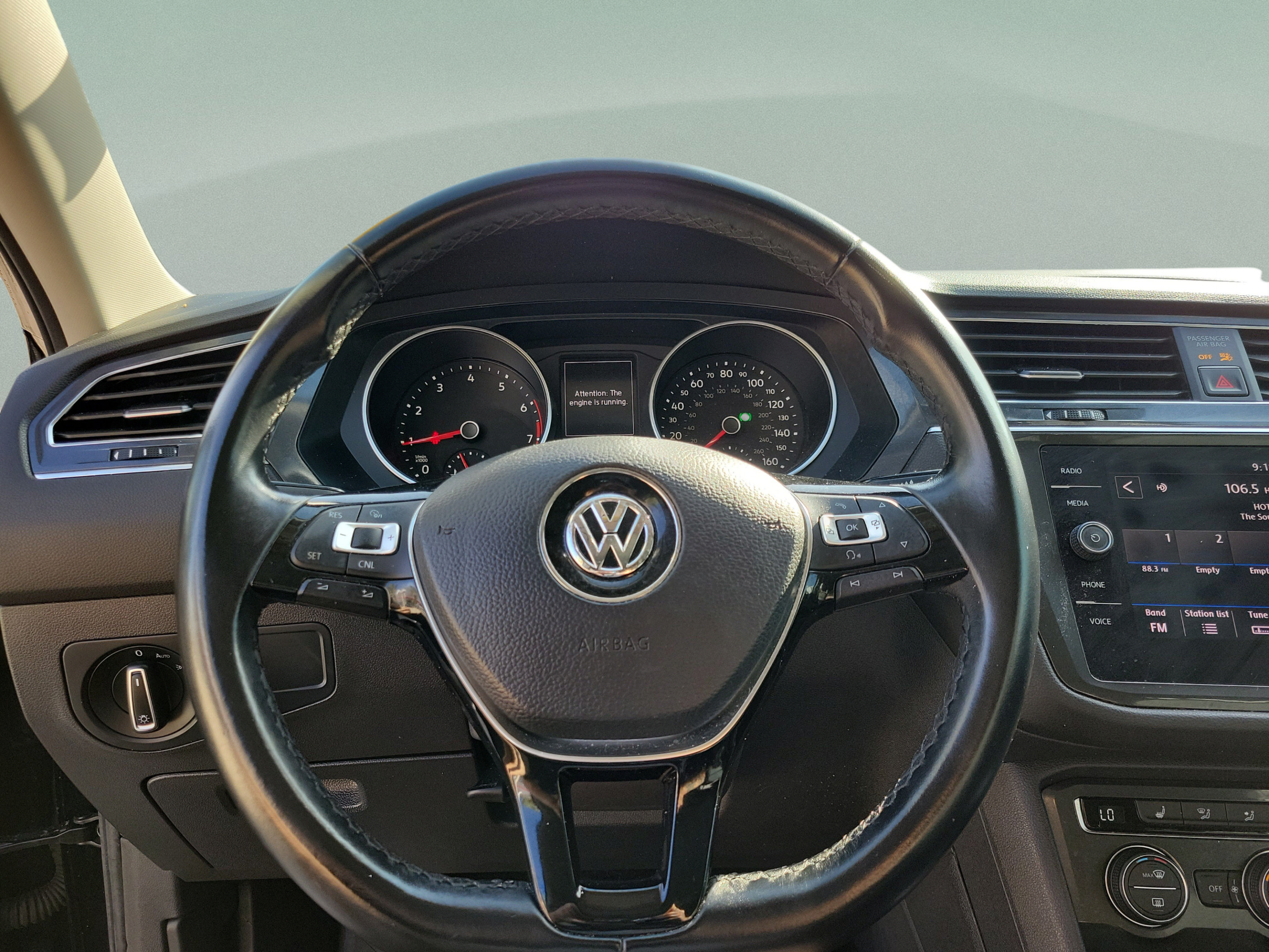 Used 2018 Volkswagen Tiguan SE w/ Panoramic Sunroof Package FWD image 13