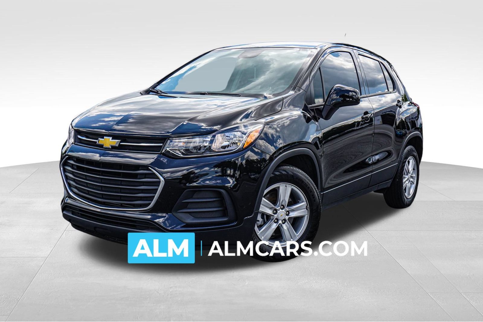 Used 2022 Chevrolet Trax LS w/ Tint and Cruise Package FWD image 1
