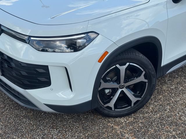 New 2026 Volkswagen Tiguan SE FWD image 3