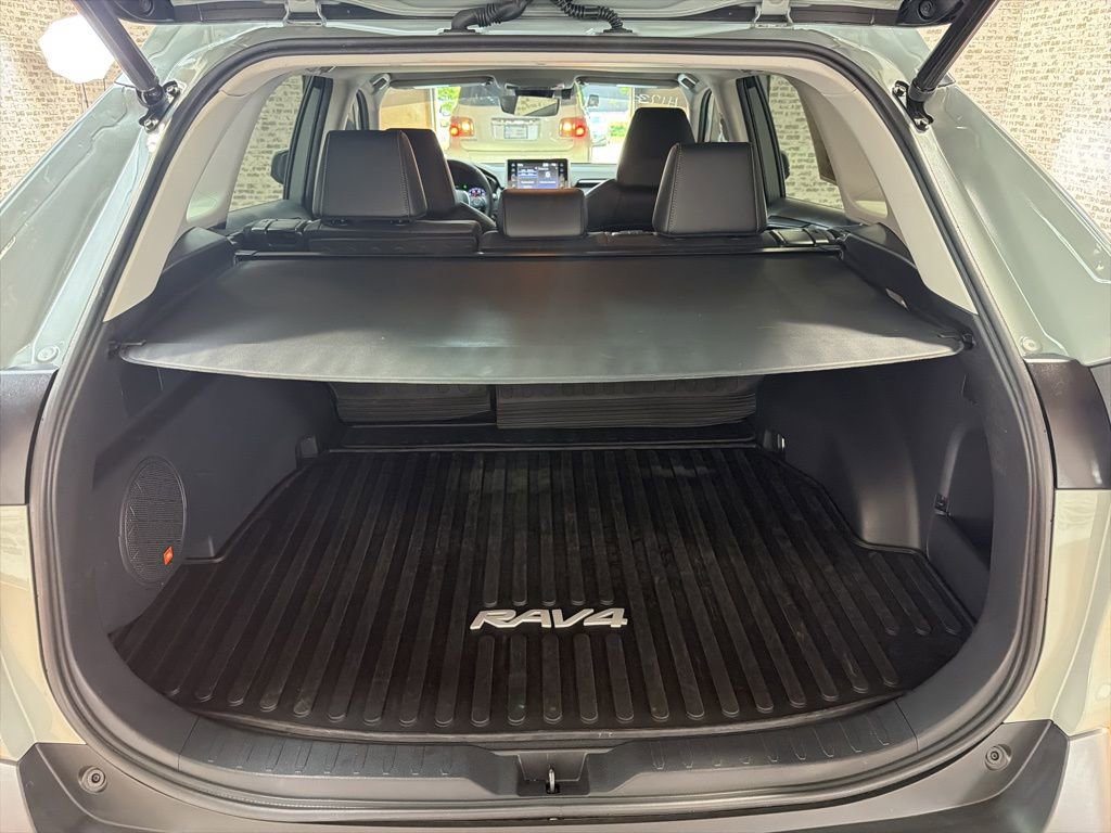 Used 2021 Toyota RAV4 XLE Premium image 13