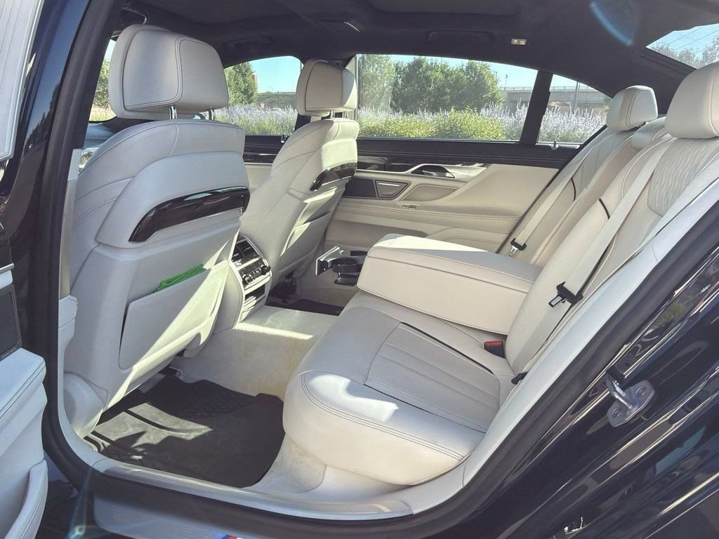 Used 2019 BMW 750i xDrive w/ Autobahn Package AWD/4WD image 11