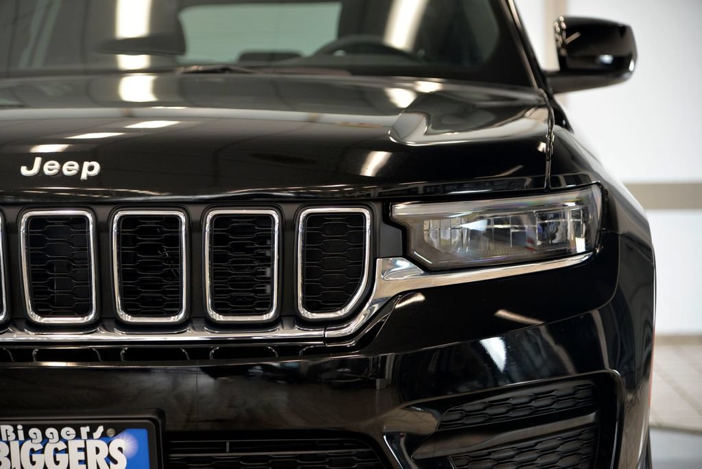 Used 2024 Jeep Grand Cherokee Laredo X AWD/4WD image 11