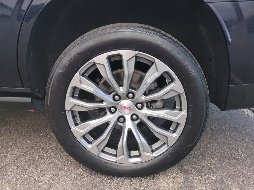 Used 2021 GMC Yukon Denali w/ Denali Premium Package image 16