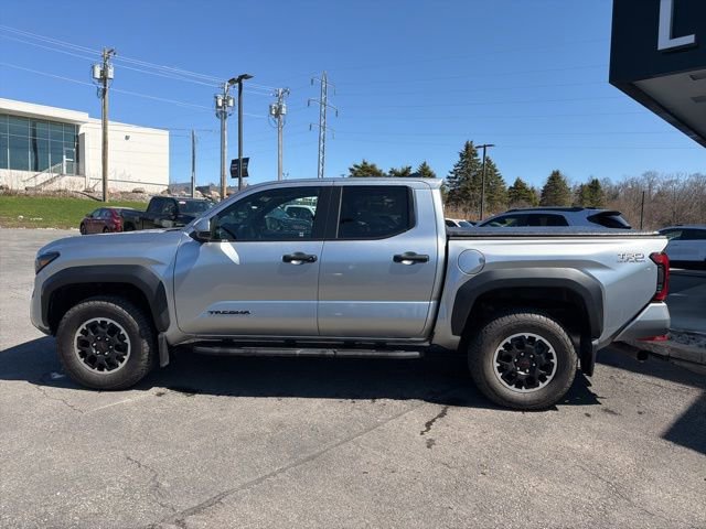 Used 2025 Toyota Tacoma TRD Off-Road w/ TRD Off Road Upgrade Package image 2
