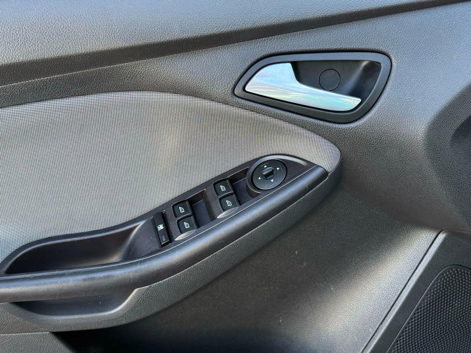 Used 2013 Ford Focus SE w/ SE Winter Pkg image 15