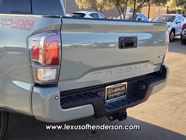 Used 2022 Toyota Tacoma TRD Off-Road AWD/4WD image 5