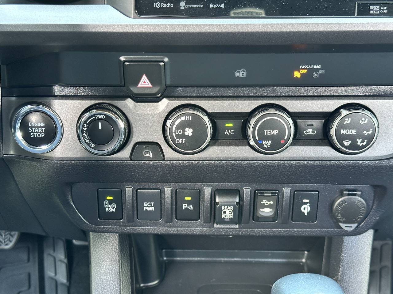 Used 2019 Toyota Tacoma TRD Off-Road w/ Technology Package AWD/4WD image 29