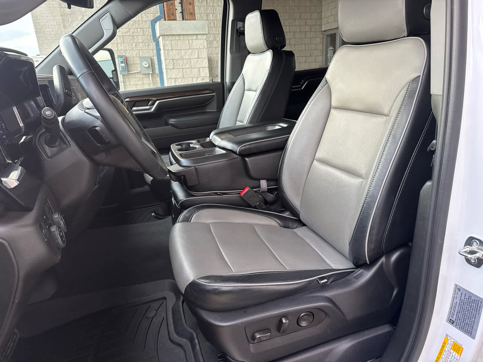 Used 2024 Chevrolet Silverado 2500 LT w/ Convenience Package image 13