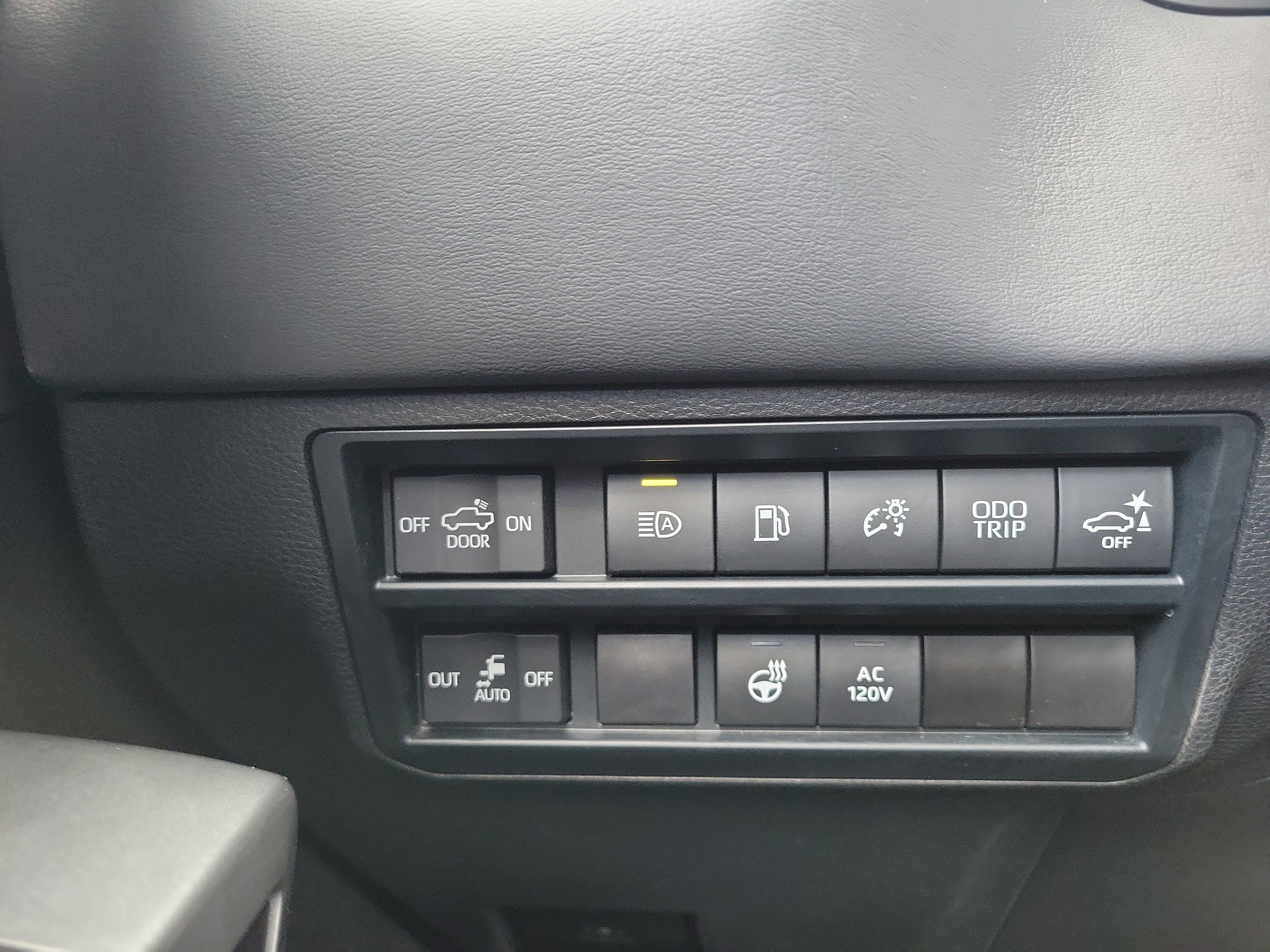 Used 2023 Toyota Tundra Platinum w/ Advanced Package AWD/4WD image 30