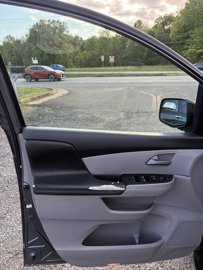 Used 2013 Honda Odyssey LX image 9