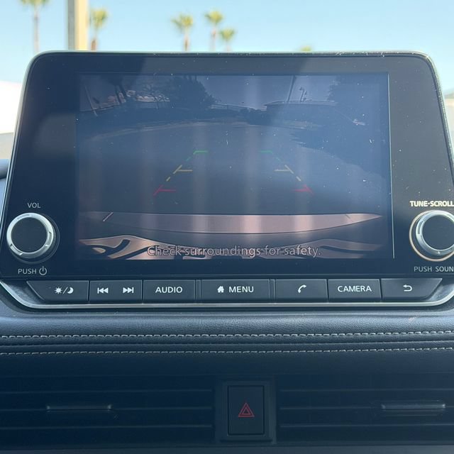 Used 2024 Nissan Rogue S FWD image 16