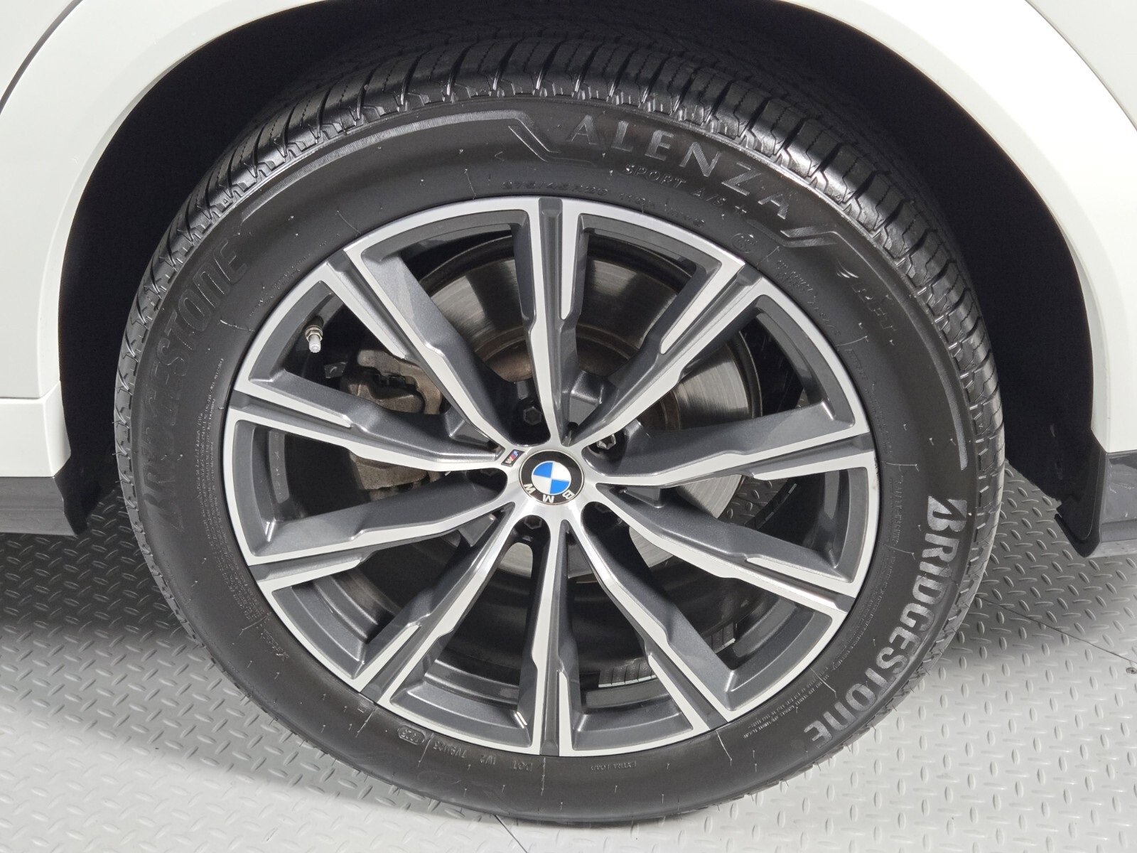 Used 2023 BMW X6 xDrive40i w/ M Sport Package image 9