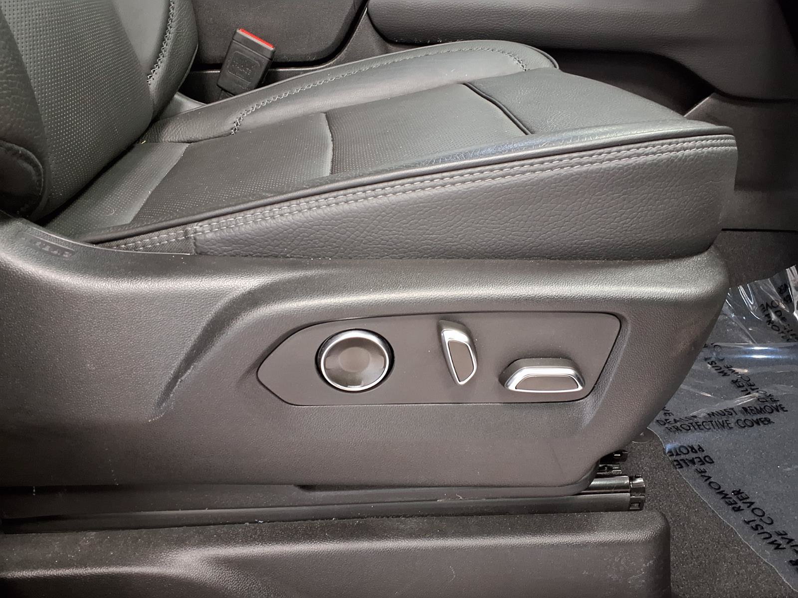 Used 2024 GMC Yukon Denali RWD image 12