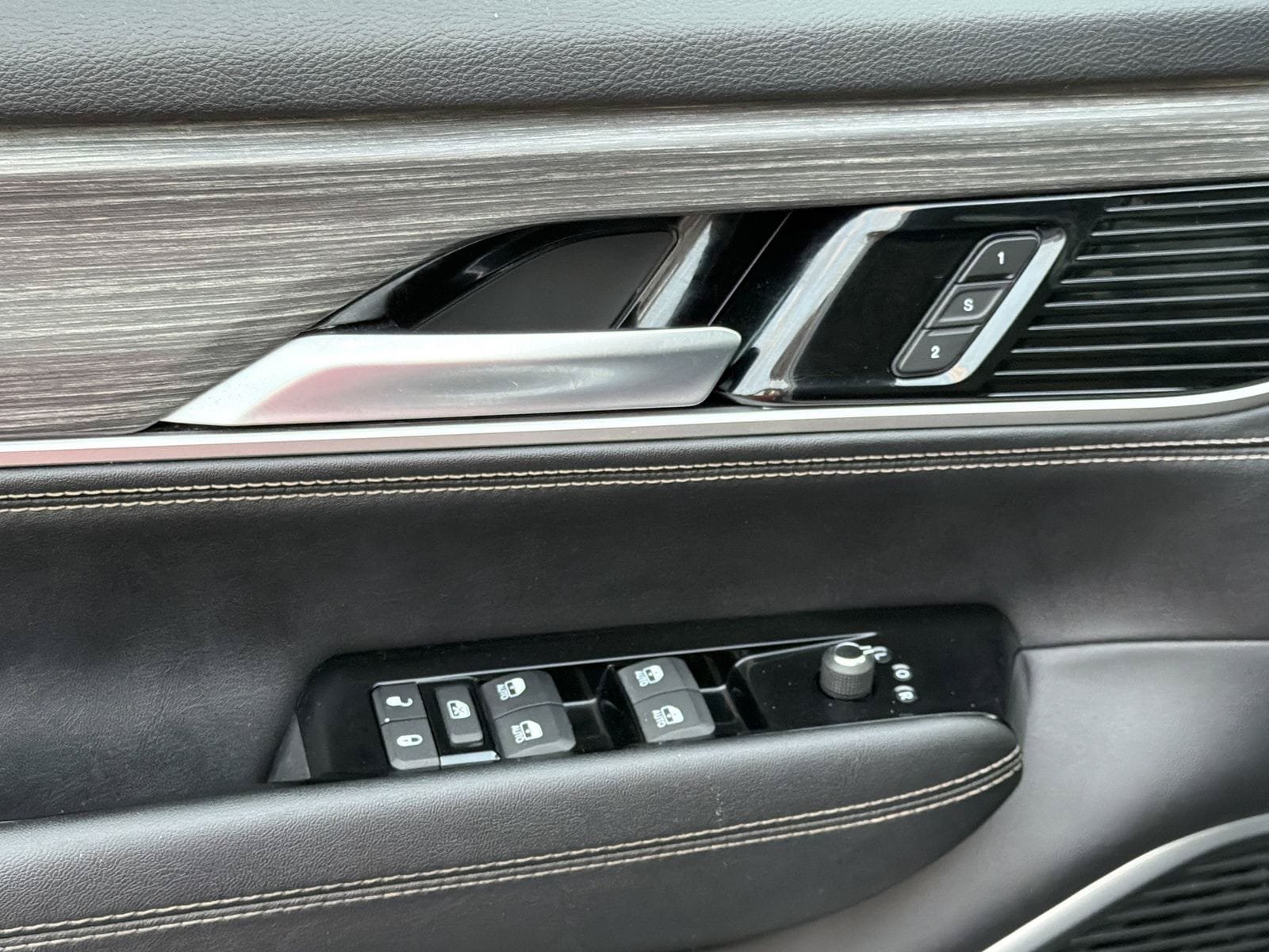 Used 2024 Jeep Wagoneer Series II w/ Flexible Seating Group RWD image 25