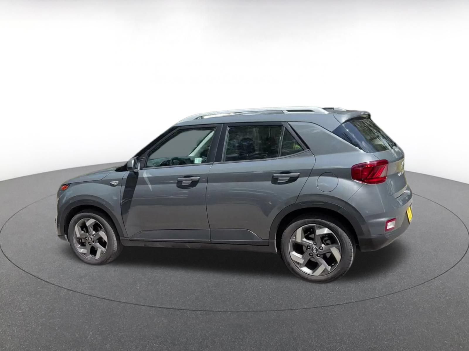 Used 2025 Hyundai Venue SEL FWD image 10