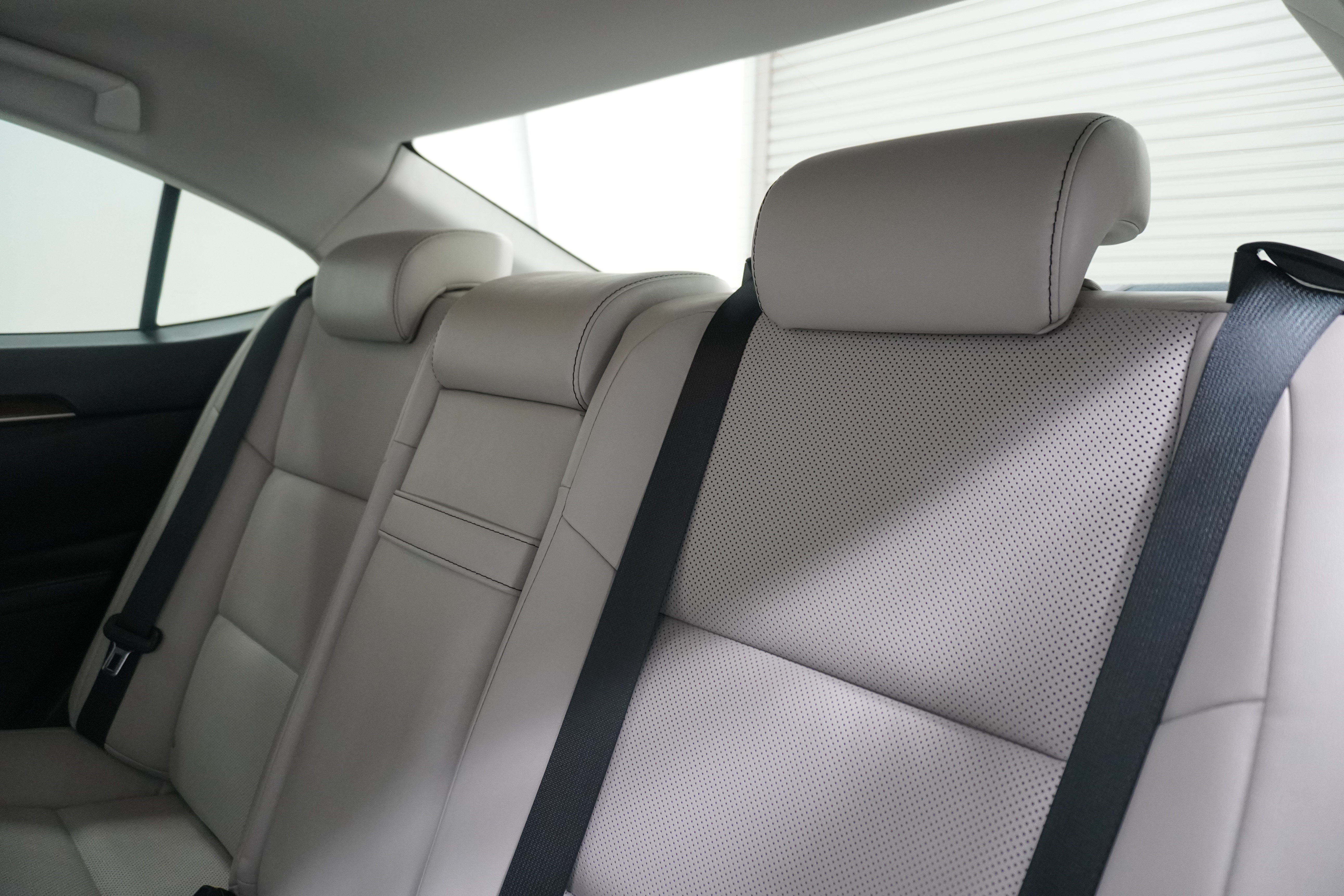 Used 2015 Lexus ES 350 w/ Premium Package FWD image 12