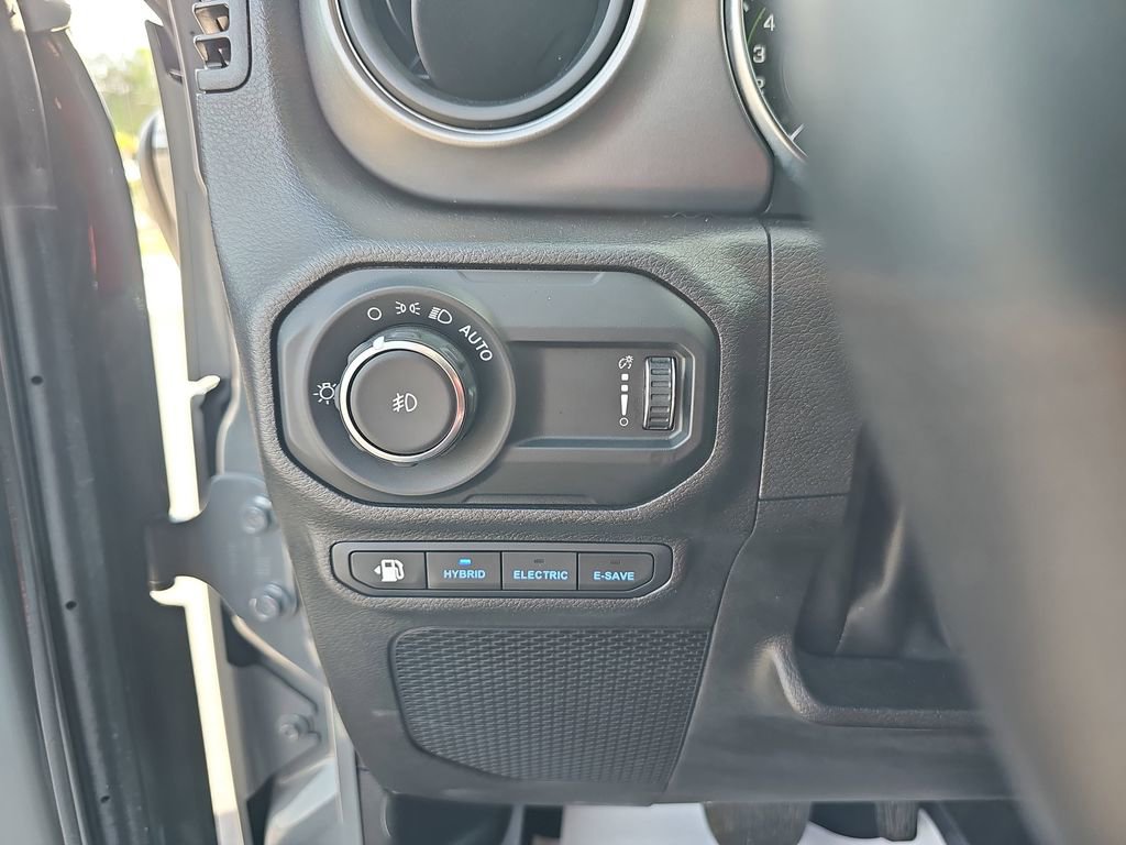 Used 2023 Jeep Wrangler Unlimited w/ Cold Weather Group image 30