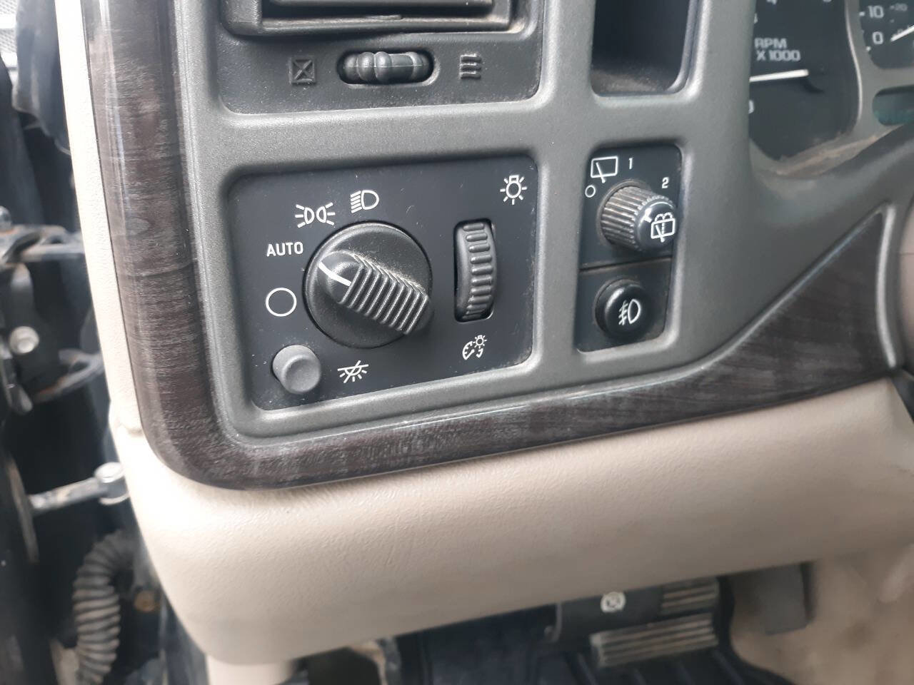 Used 2006 GMC Yukon Denali image 16