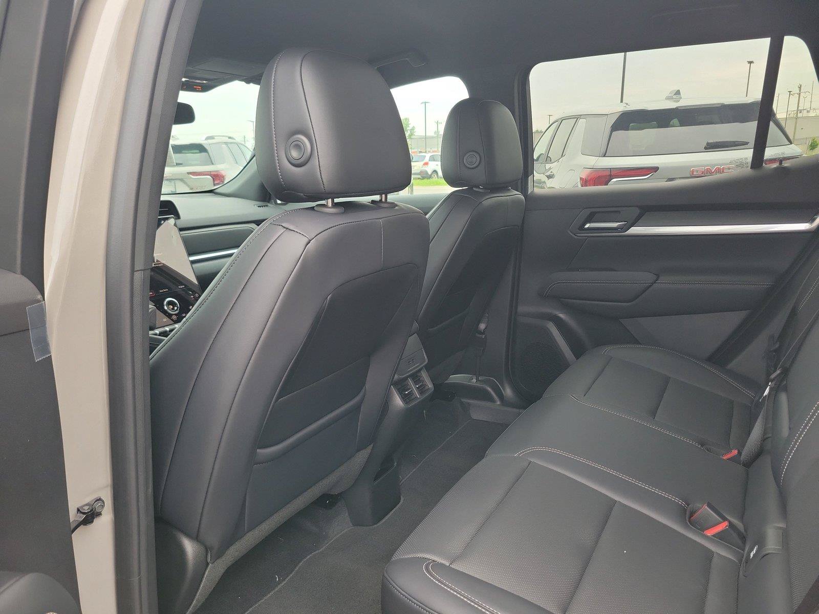 New 2027 GMC Terrain Elevation w/ Elevation Premium Package AWD/4WD image 16