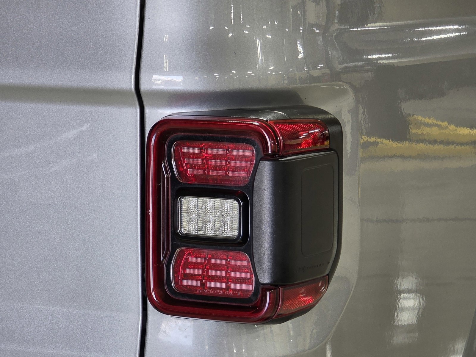 Used 2021 Jeep Gladiator Overland image 11