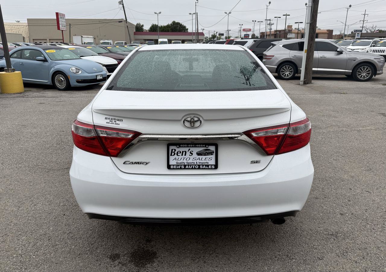 Used 2017 Toyota Camry SE w/ Moonroof Package FWD image 7