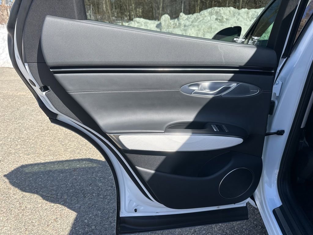 Used 2026 Genesis GV70 2.5T Advanced image 18