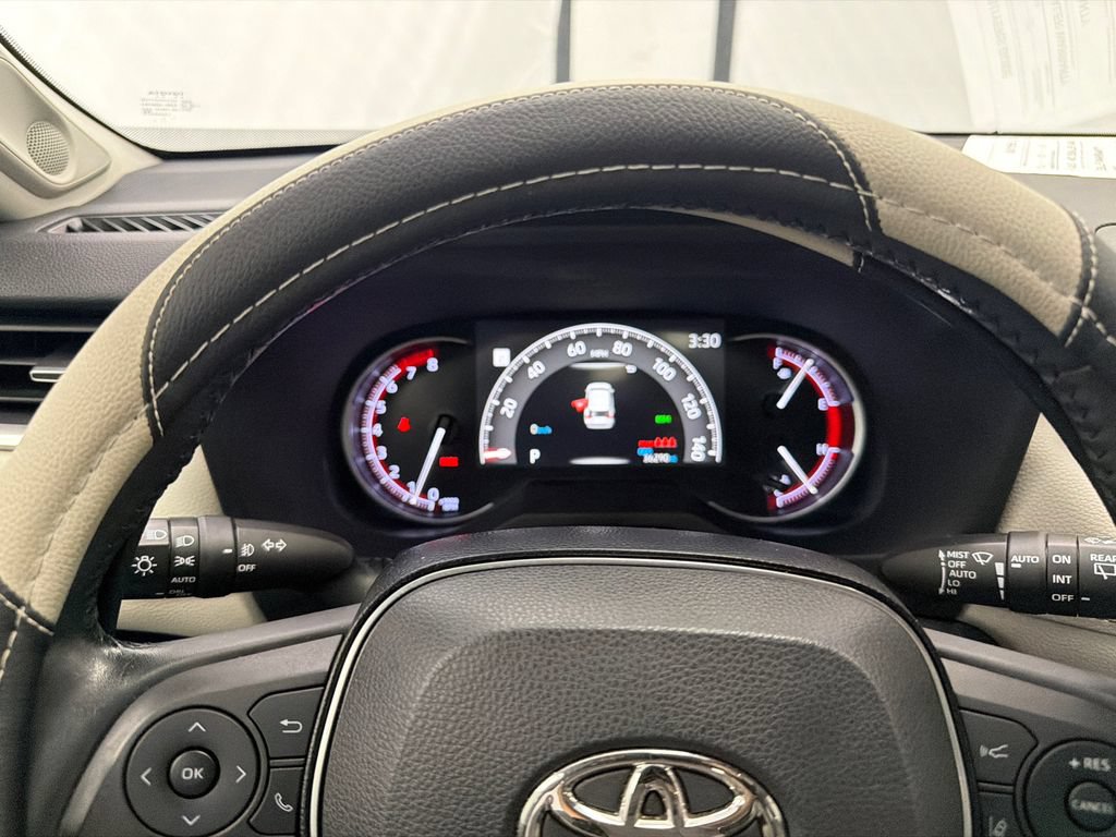 Used 2020 Toyota RAV4 Limited FWD image 29