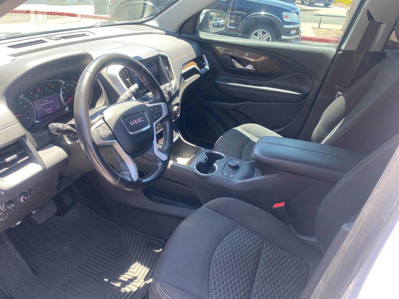 Used 2019 GMC Terrain SLE w/ Driver Convenience Package FWD image 9