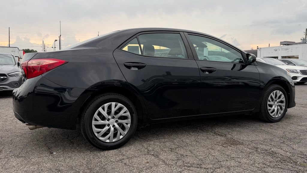 Used 2018 Toyota Corolla LE FWD image 8