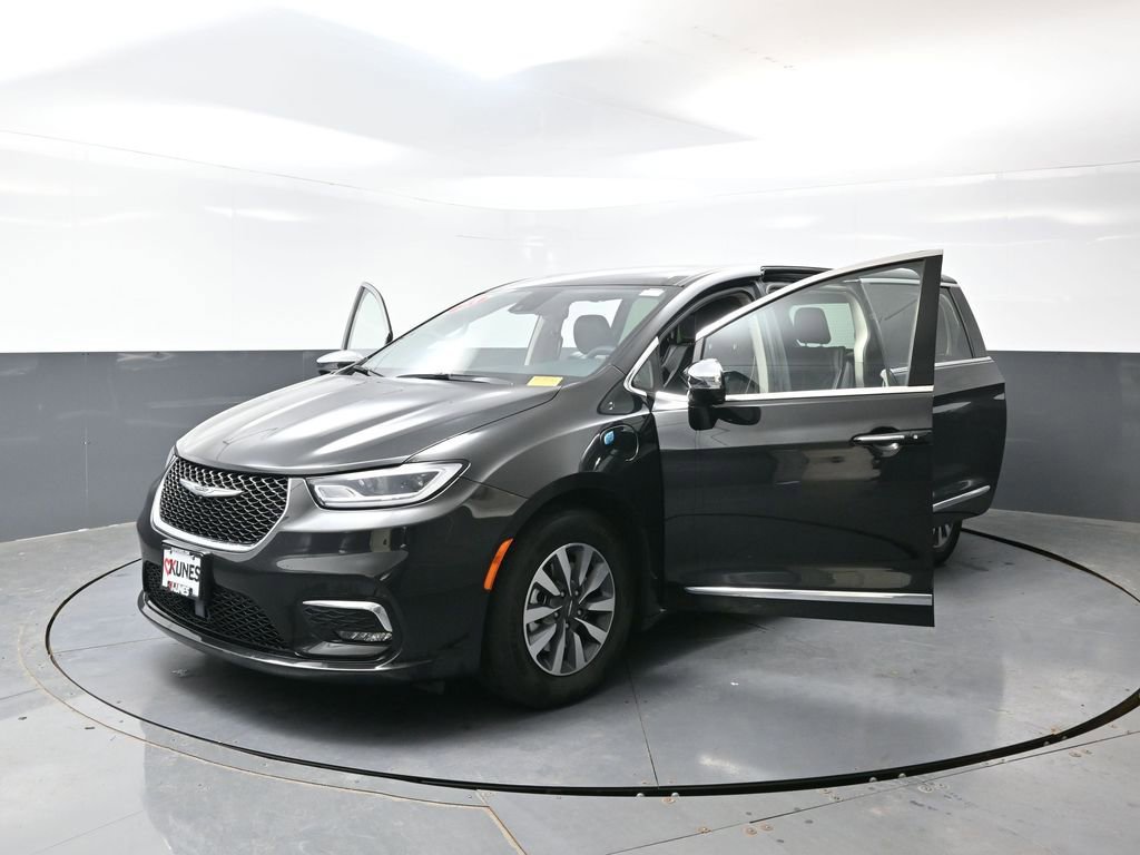 Used 2023 Chrysler Pacifica Limited FWD image 58